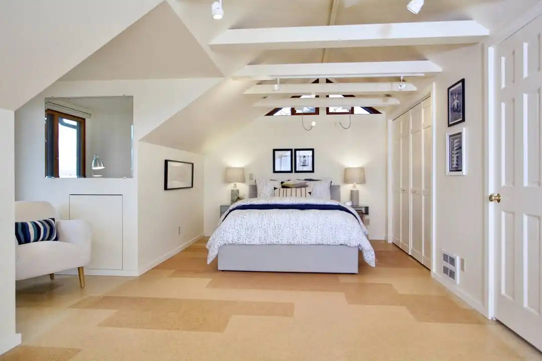 15 Big Attic Bedroom Ideas to Transform an Empty Loft Into a Dreamy Retreat